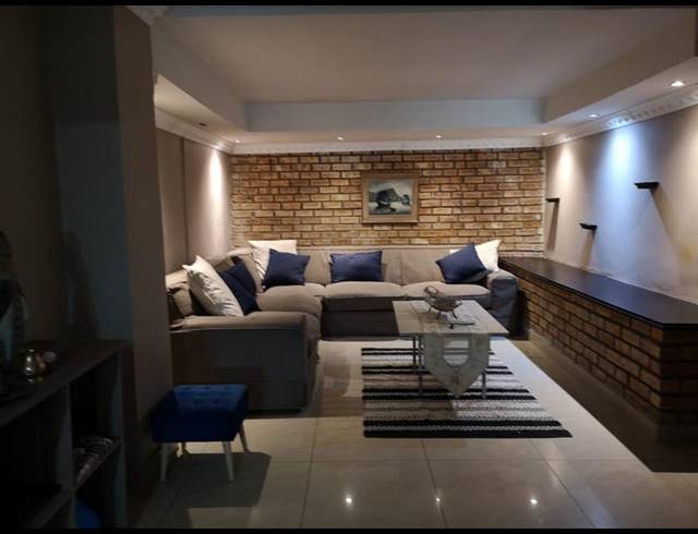 4 BEDROOM HOUSE FOR SALE IN MONTFORD